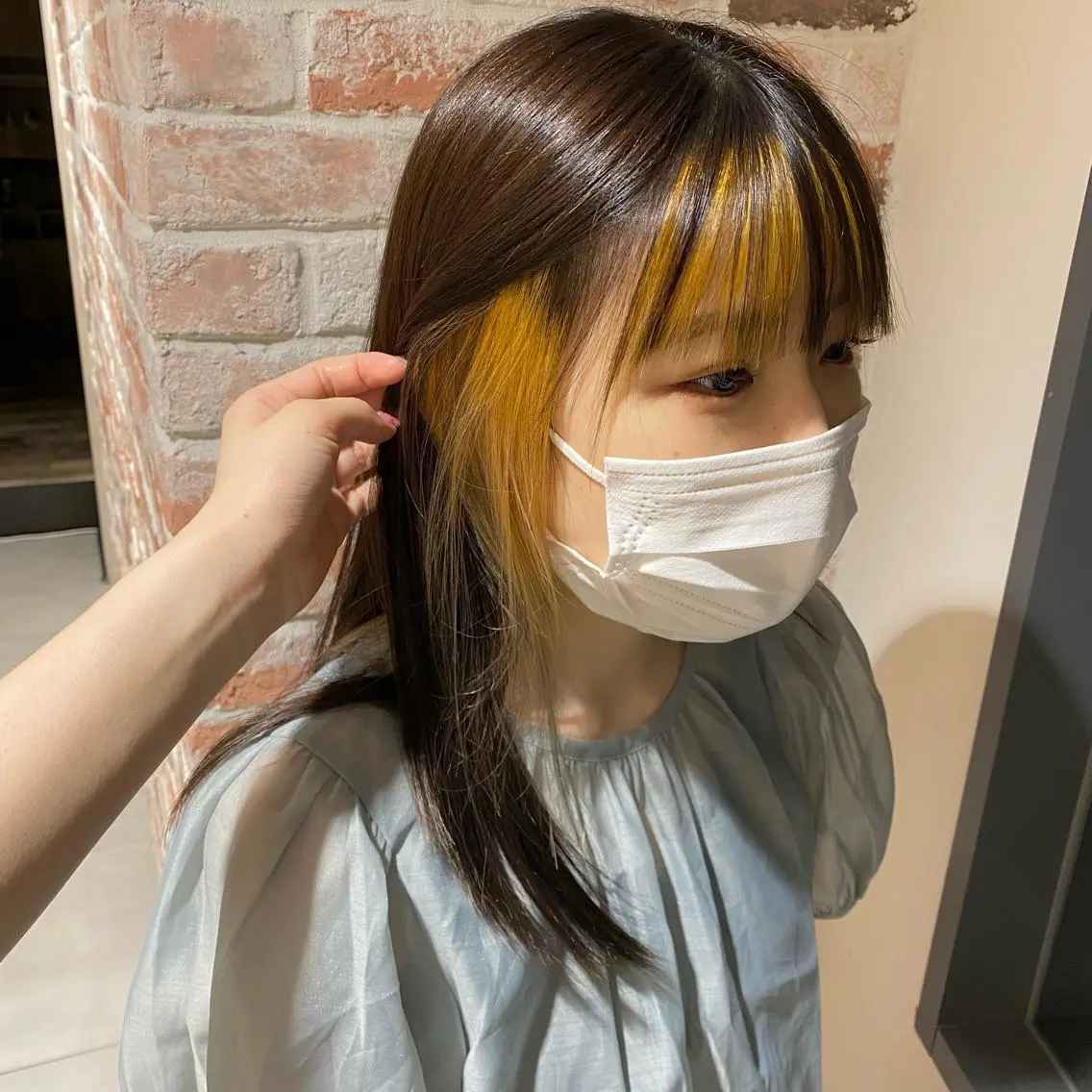 セミロング カラー ブリーチ グレージュ イエローカラー 関口 桃花🌷 暖色カラーのヘアスタイル