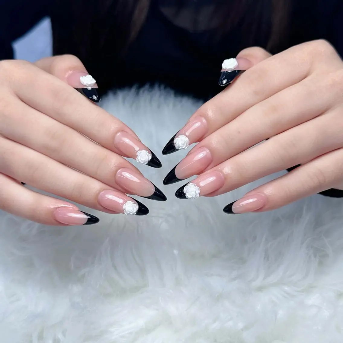 ネイル ガーリー 韓国ネイル シンプルネイル ハンドネイル Genie Mika Nailsのネイルデザイン