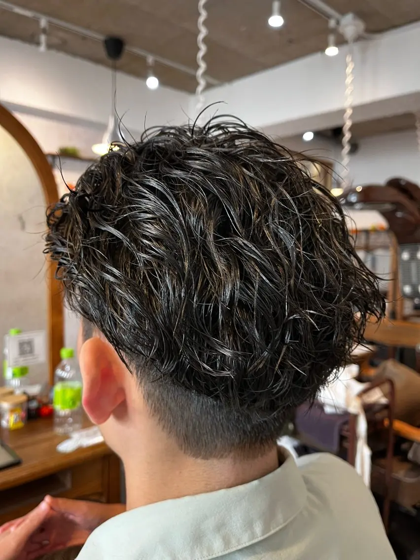 ショート パーマ メンズ 佐藤槙哉 サトウシンヤのヘアスタイル