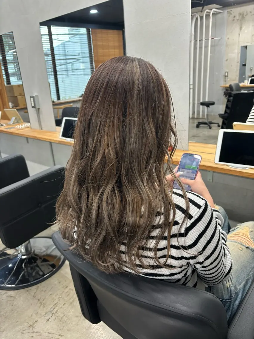 セミロング カラー mono / Manatoのヘアスタイル
