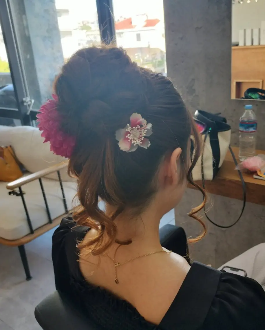 ロング ヘアアレンジ お団子ヘア vizz SAKIのヘアスタイル