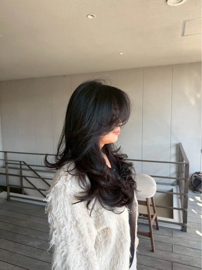 ロング レイヤーカット TOKUYAMA AYANOのヘアスタイル