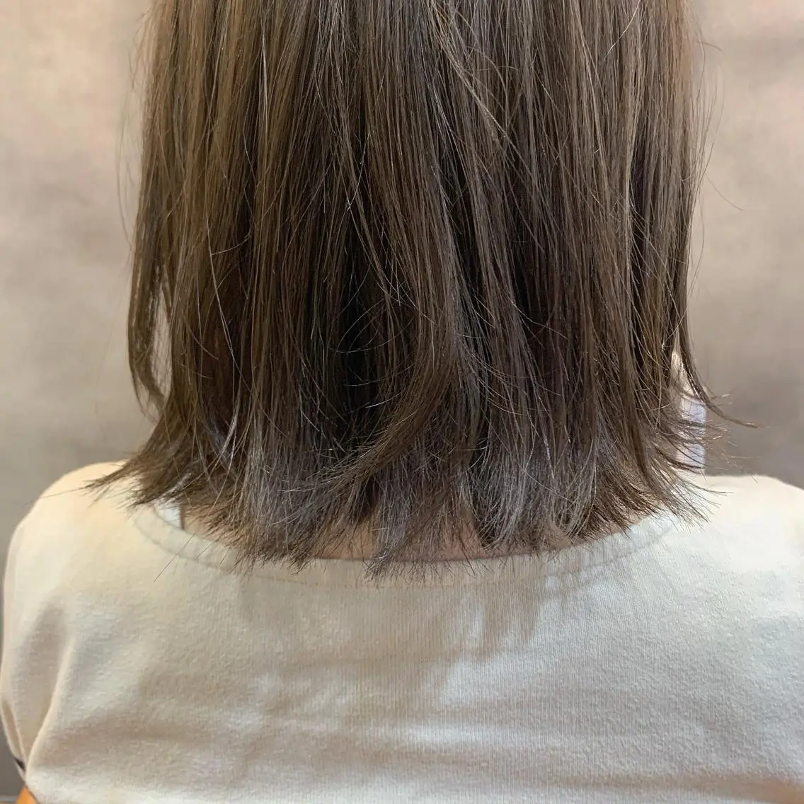 ミディアム CHIC 岩下真衣のヘアスタイル