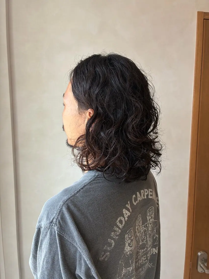 ミディアム パーマ メンズ ミディアムパーマ メンズパーマ スパイラルパーマ パーマ トリートメント 大畑 利奈のヘアスタイル
