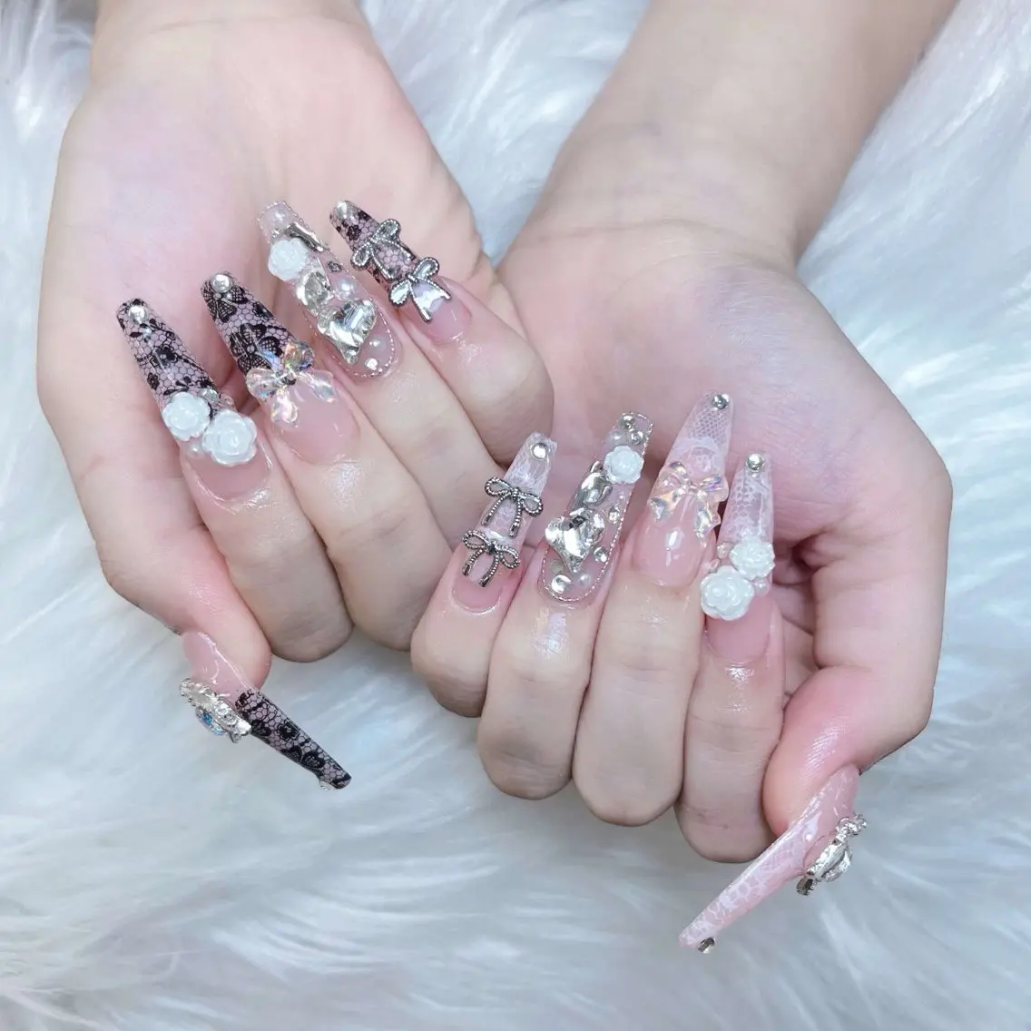 ネイル フレンチネイル ジェルネイル ガラスフレンチ ハロウィン ハート ハンドネイル H.baby Nail Salonのネイルデザイン