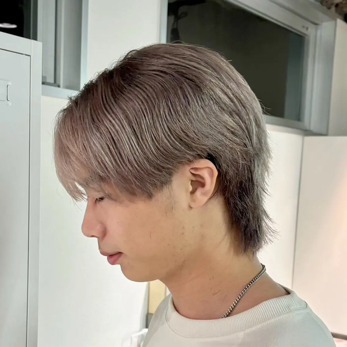 ショート カラー メンズ メンズブリーチ ブリーチ シルバー ネヅ カオルのヘアスタイル