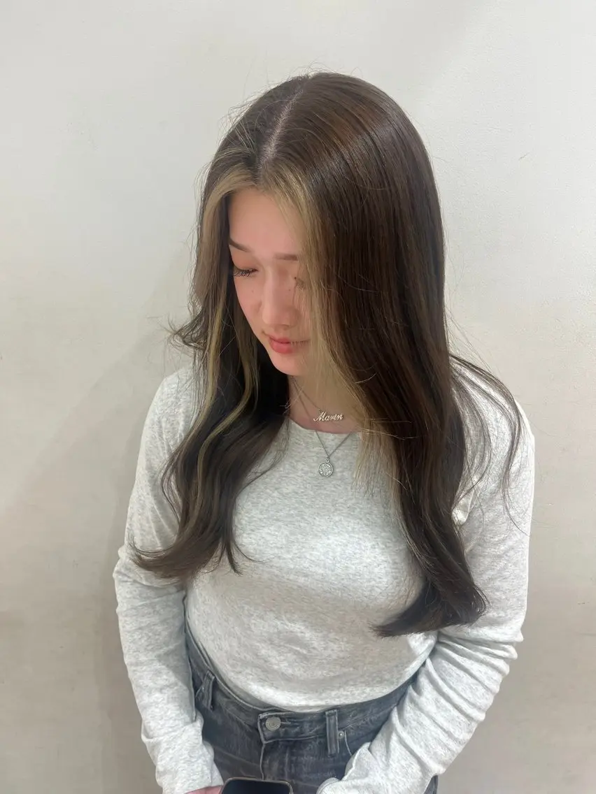 ロング カラー 荒川 三希のヘアスタイル
