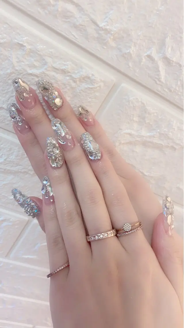 ミディアム ハンドネイル Hanaai Salon新宿店のネイルデザイン