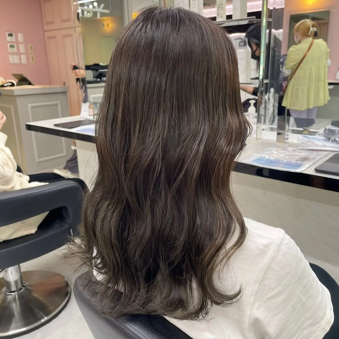 ミディアム ヘアカラー うる艶トレンドヘア 🕊️上野BABYのヘアスタイル