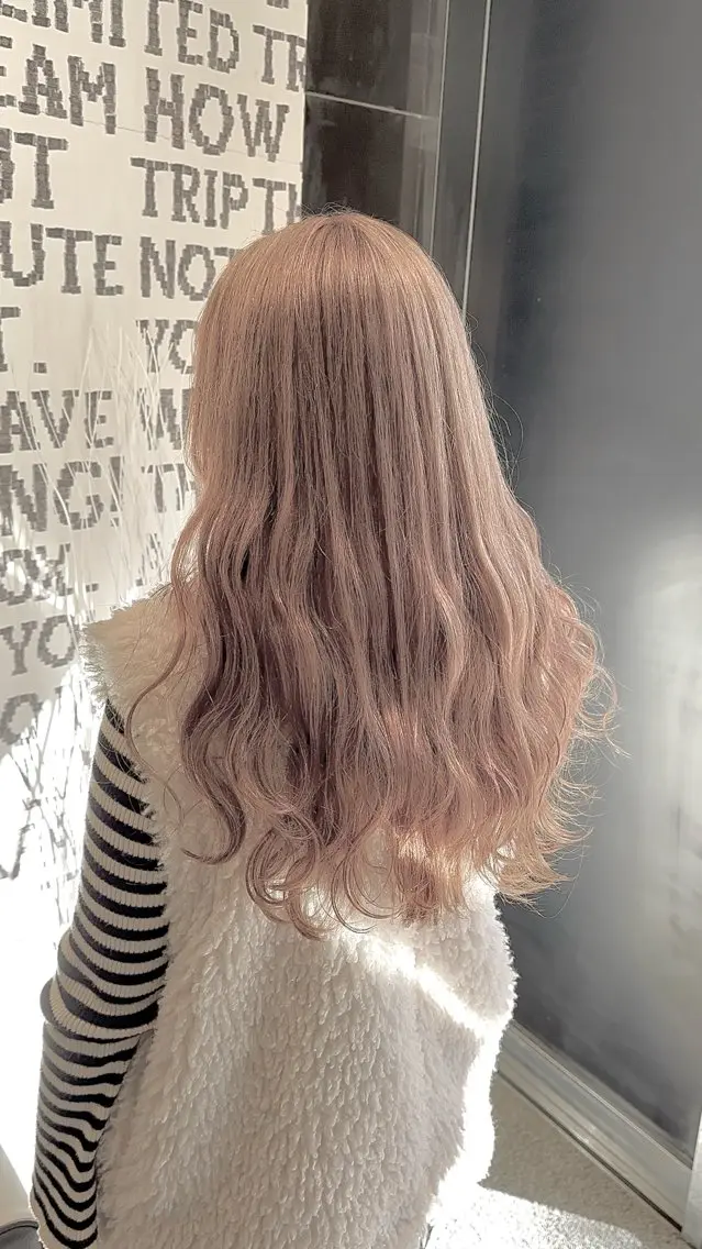 ロング カラー ベージュカラー ブリーチ ミルクティーベージュ Eir-LUXE- なえのヘアスタイル