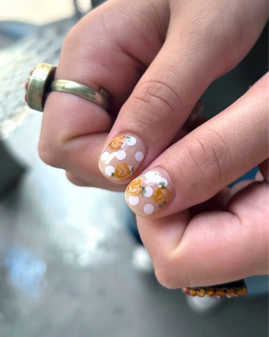 ネイル ホワイト ハンドネイル nailsalon amity🌿池田のネイルデザイン