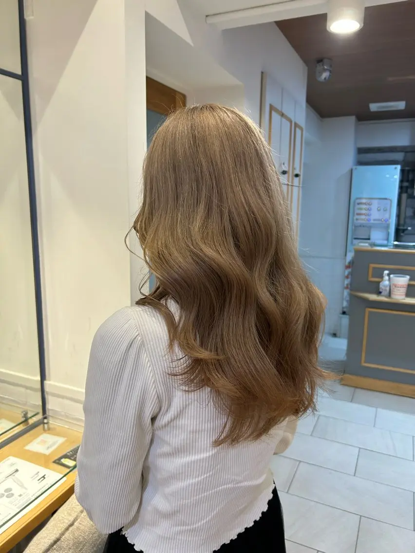 カラー ブリーチ lomalia moekaのヘアスタイル