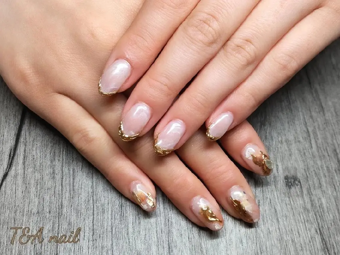 ミディアム ネイル 長さ出し フレンチネイル ジェルネイル ゴールド 大理石ネイル(マーブル) T&A nailのネイルデザイン