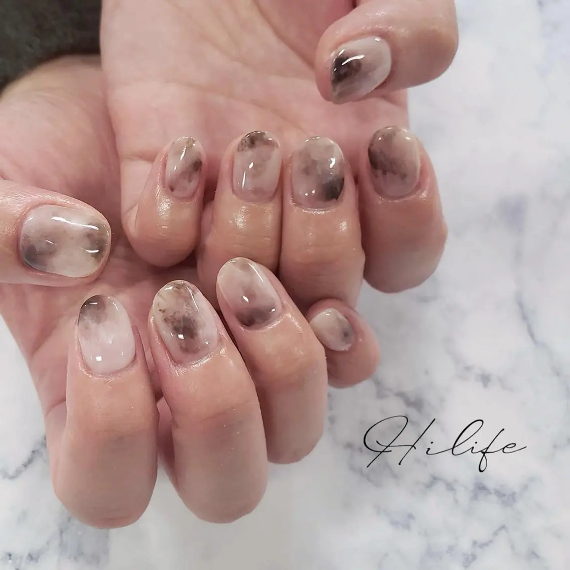 ネイル ブラウン ニュアンスネイル ハンドネイル Nail Adore.のネイルデザイン
