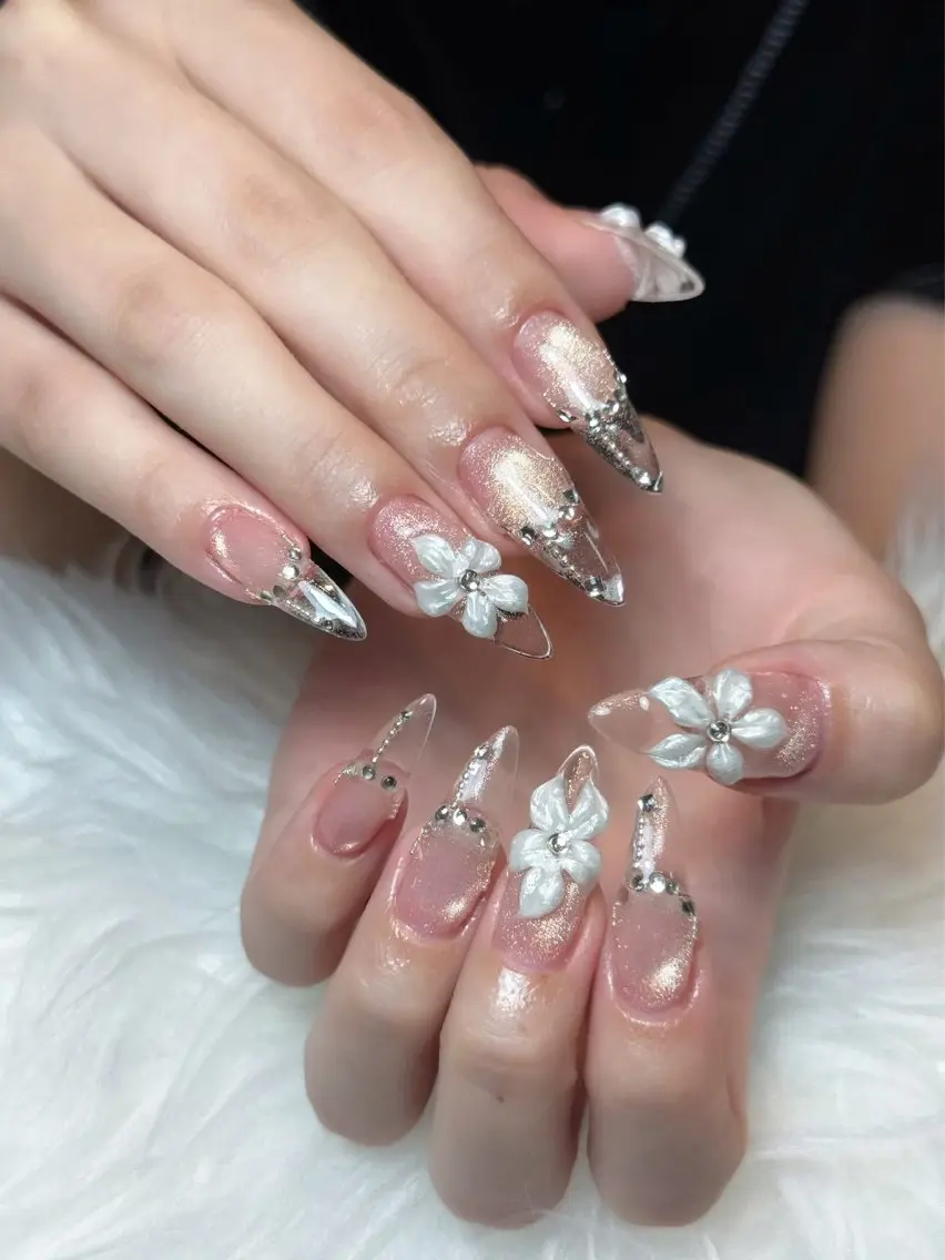 ネイル チークネイル ドット フレンチネイル グラデーション ハート ハンドネイル ハンドケア Eli Muse 新宿ネイルのネイルデザイン
