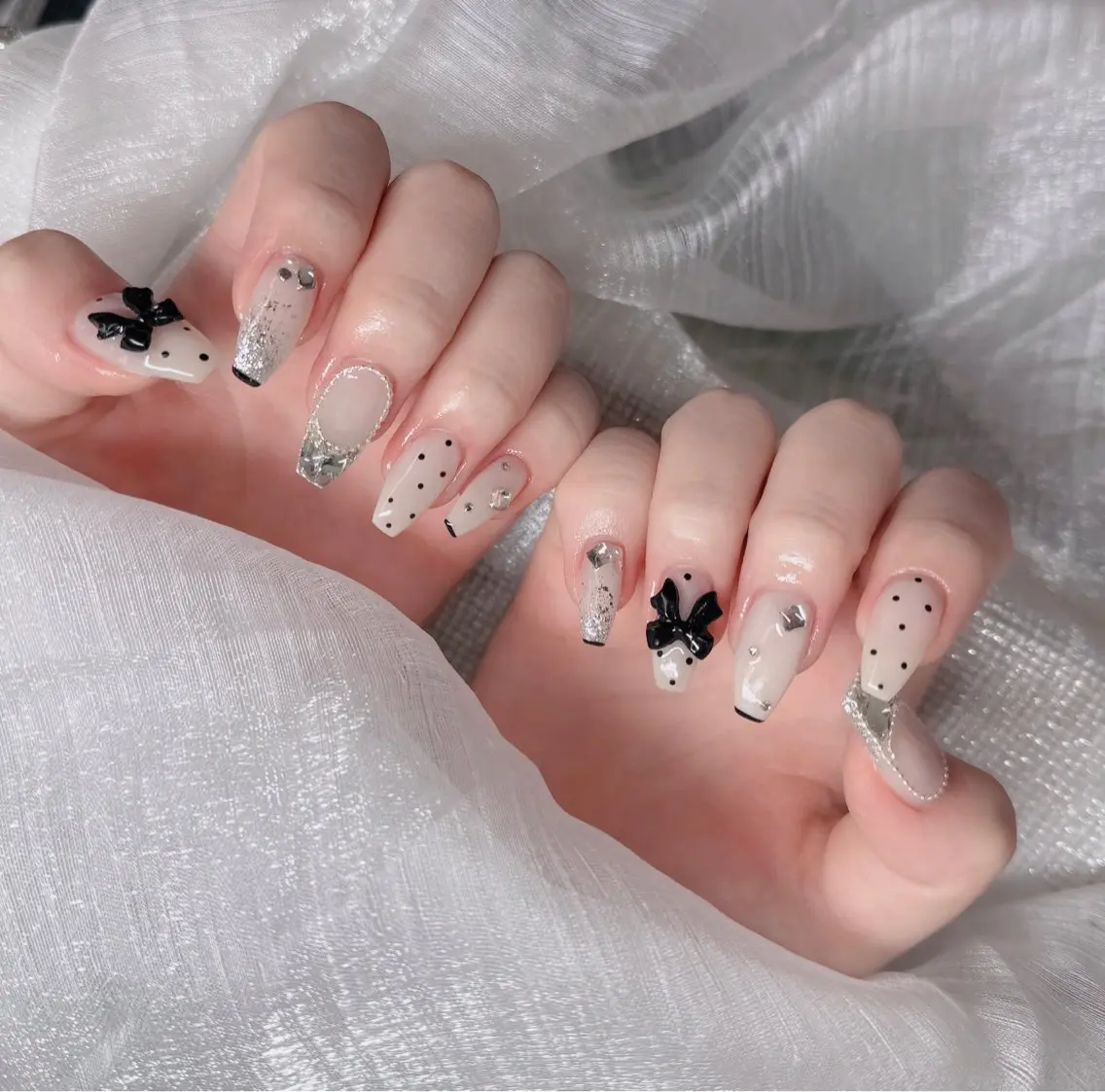 ネイル オーロラネイル フレンチネイル ジェルネイル ハロウィン キラキラネイル H.baby Nail Salonのネイルデザイン