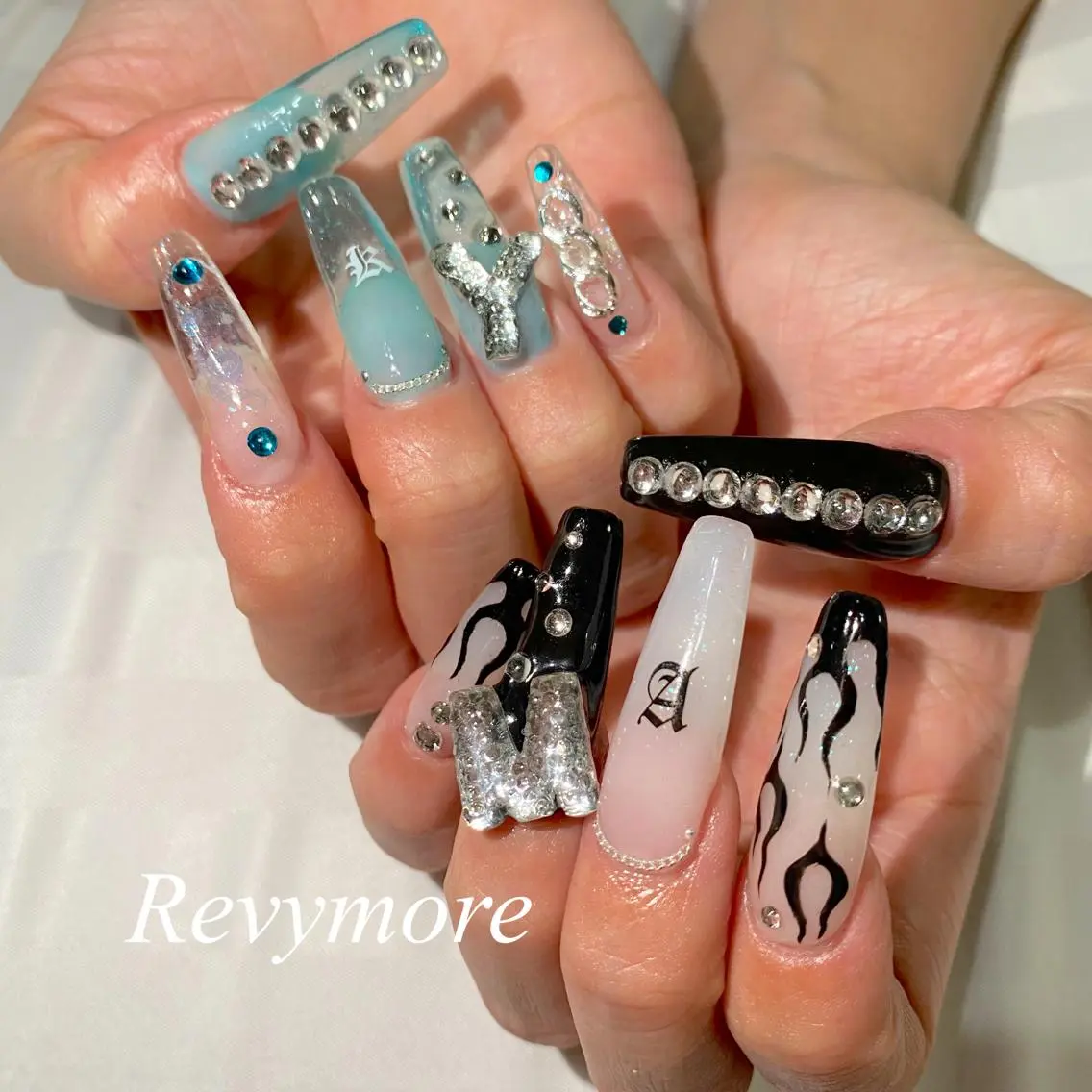 ロング ネイル ブルー クリアネイル ジェルネイル シンプルネイル ストーンネイル nail salon Revymoreのネイルデザイン