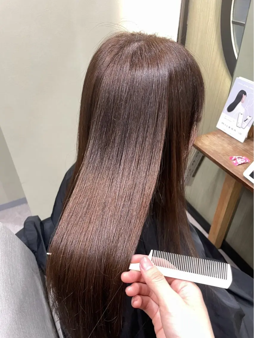 ロング アッシュ 板垣 咲希のヘアスタイル