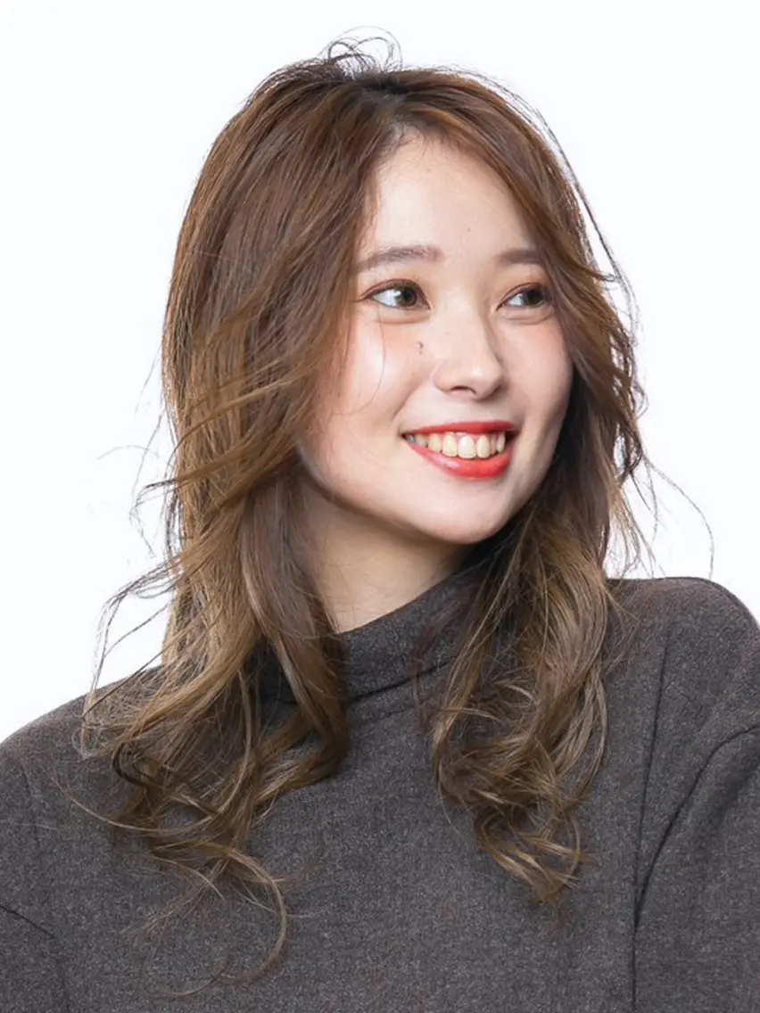 ロング カラー ブリーチ 透明感カラー ダブルカラー ブリーチなしカラー 顔まわりレイヤー 大人レイヤー& 透明感カラー💄のヘアスタイル