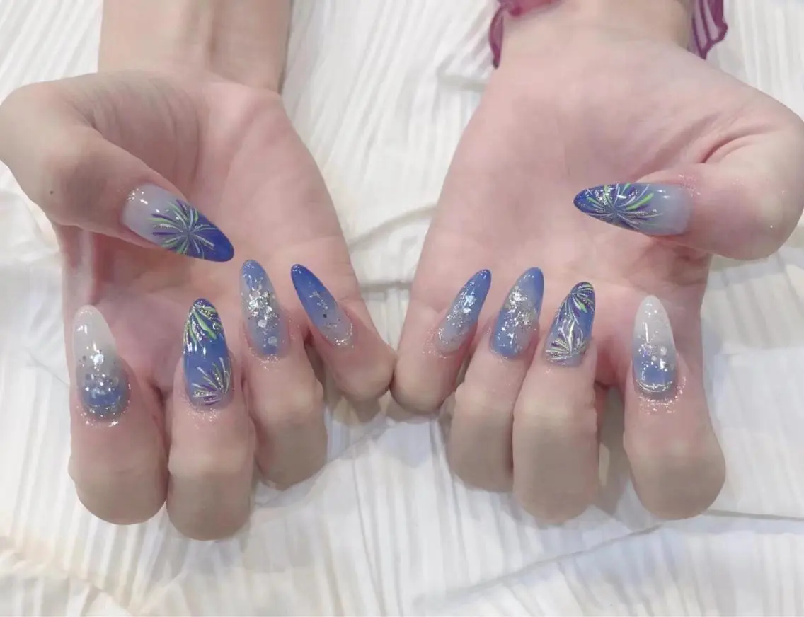 ネイル アートネイル ブルー ニュアンスネイル babarla Nailのネイルデザイン