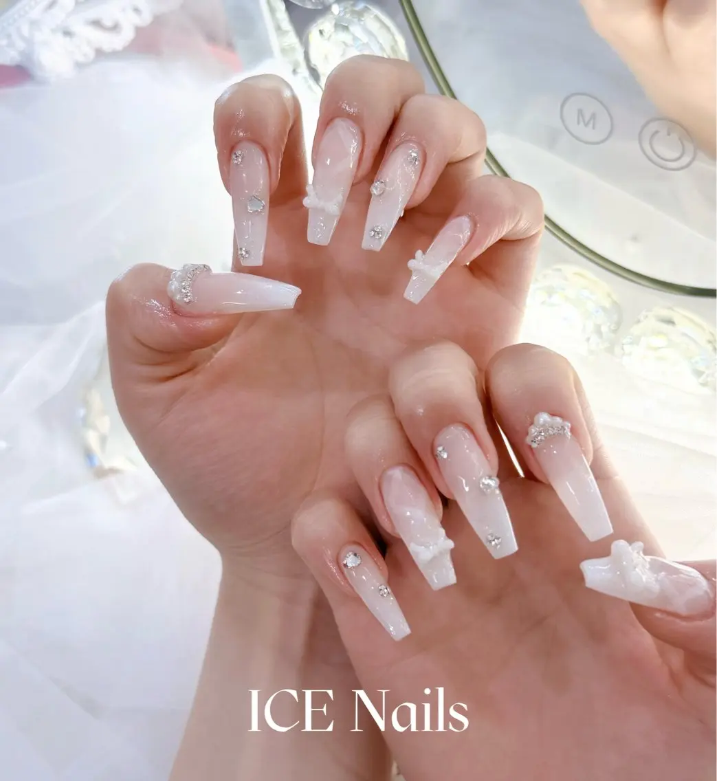 ネイル アートネイル フレンチネイル ジェルネイル キラキラネイル 韓国ネイル ハンドネイル ICE Nailsのネイルデザイン
