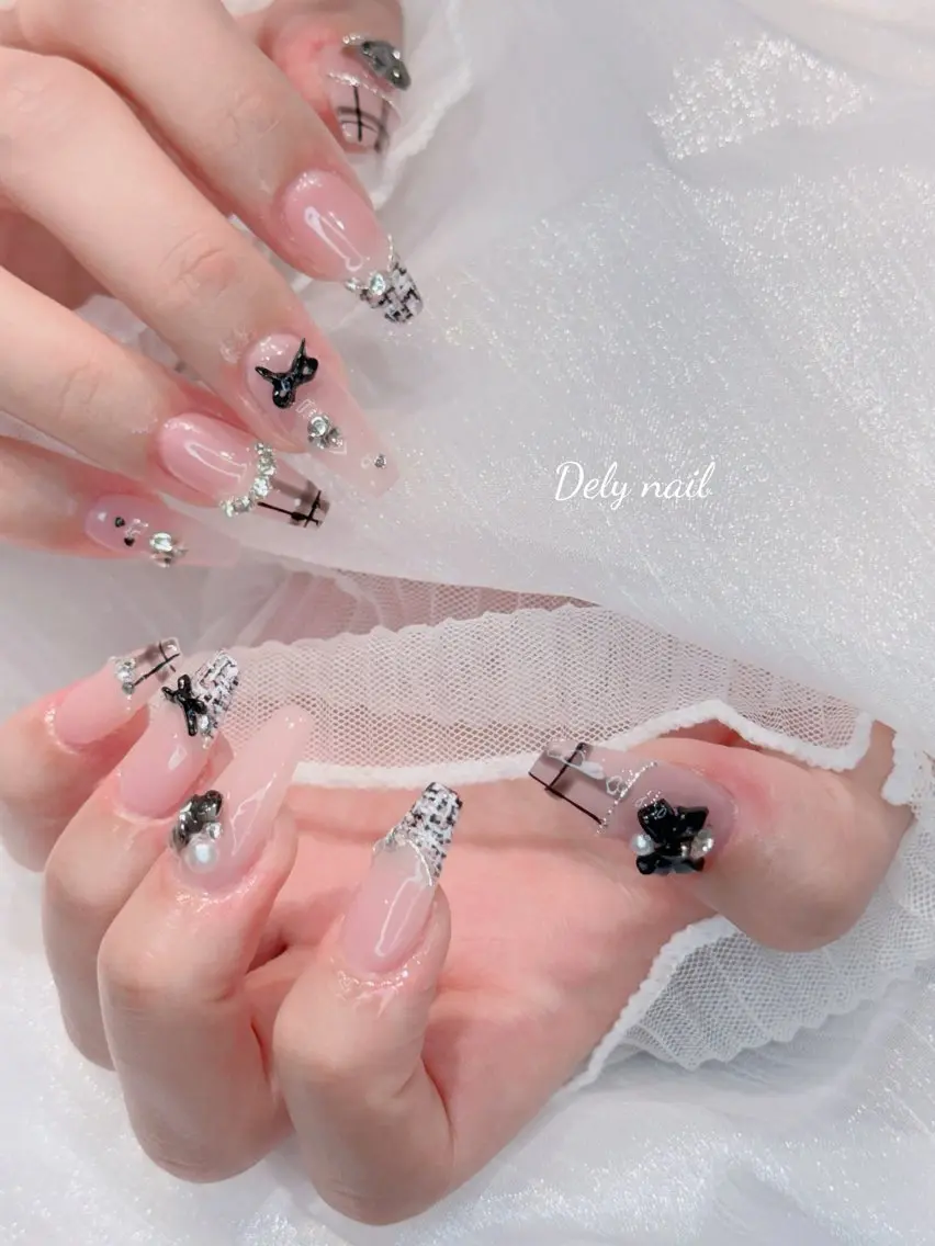 ネイル フレンチネイル ガラスフレンチ 韓国ネイル ニュアンスネイル ネイルチップ ハンドネイル Dely Nailのネイルデザイン