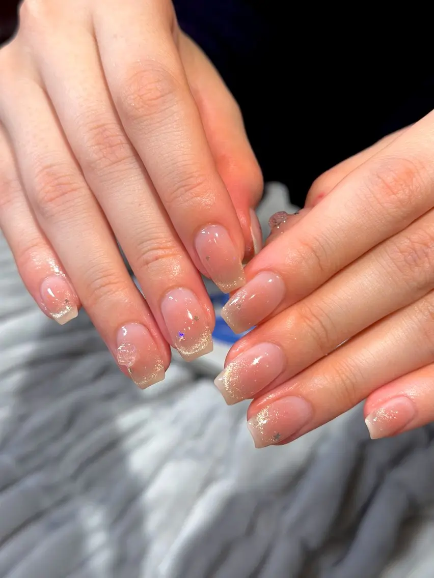 ネイル チークネイル フレンチネイル キラキラネイル ハンドネイル NailAVANCE Ichikaのネイルデザイン