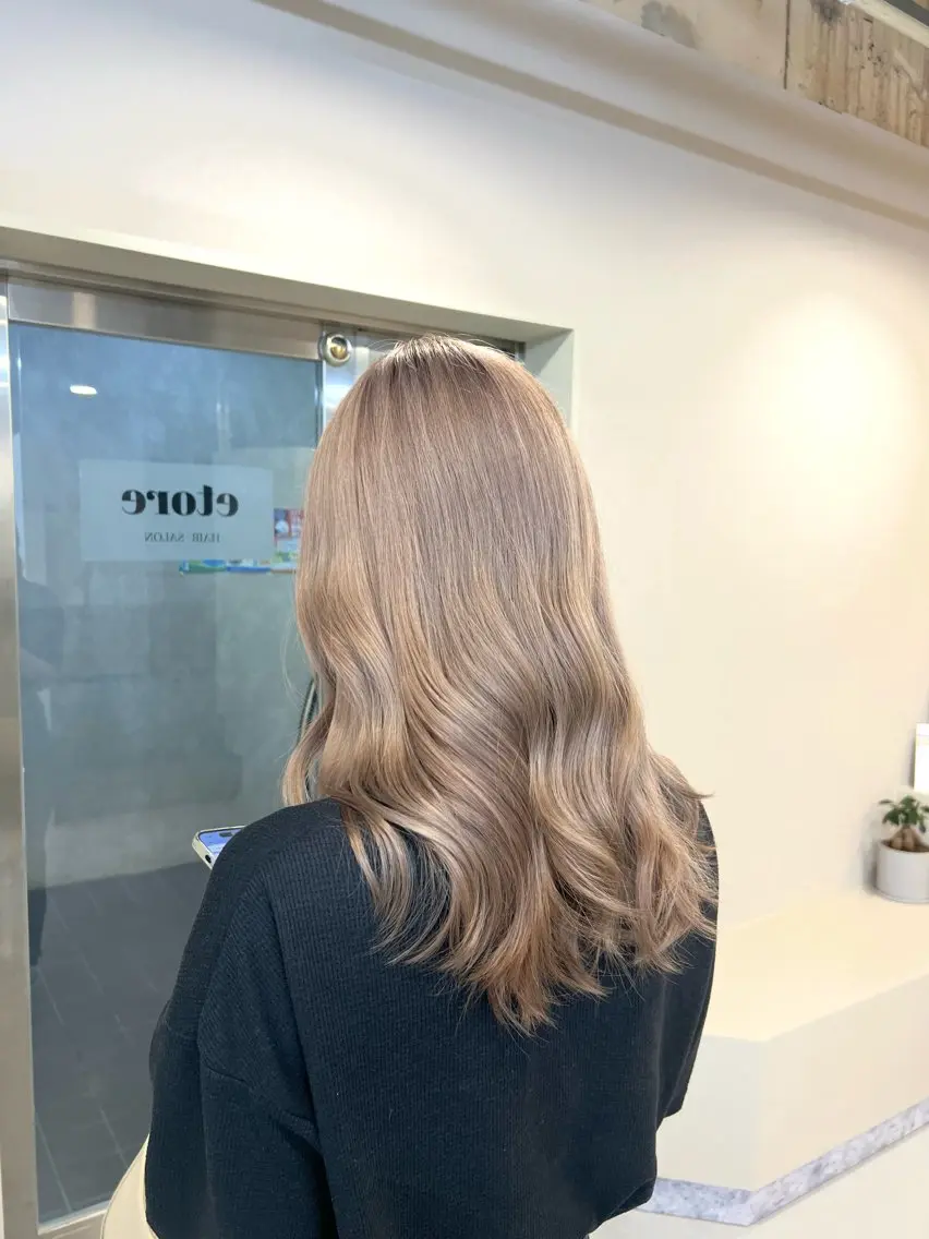 セミロング カラー グレージュ ミルクティーグレージュ ブリーチカラー🦋‪ 田中さくらのヘアスタイル