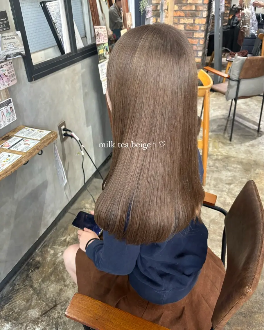 ロング カラー ベージュカラー ミルクティーベージュ 光本 杏のヘアスタイル