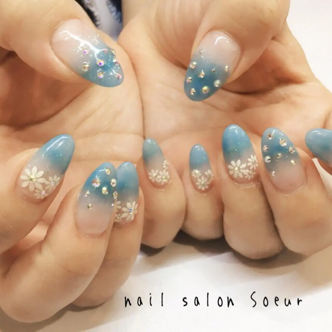 ネイル ブルー フラワーネイル グラデーション 持ち込み スカルプネイル ハンドネイル nail salon Soeurのネイルデザイン