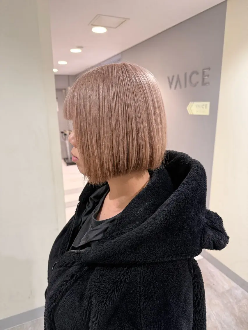 ミディアム カラー カット ヘアカラー トリートメント ハイトーンレイヤー 顔まわりSOTAのヘアスタイル