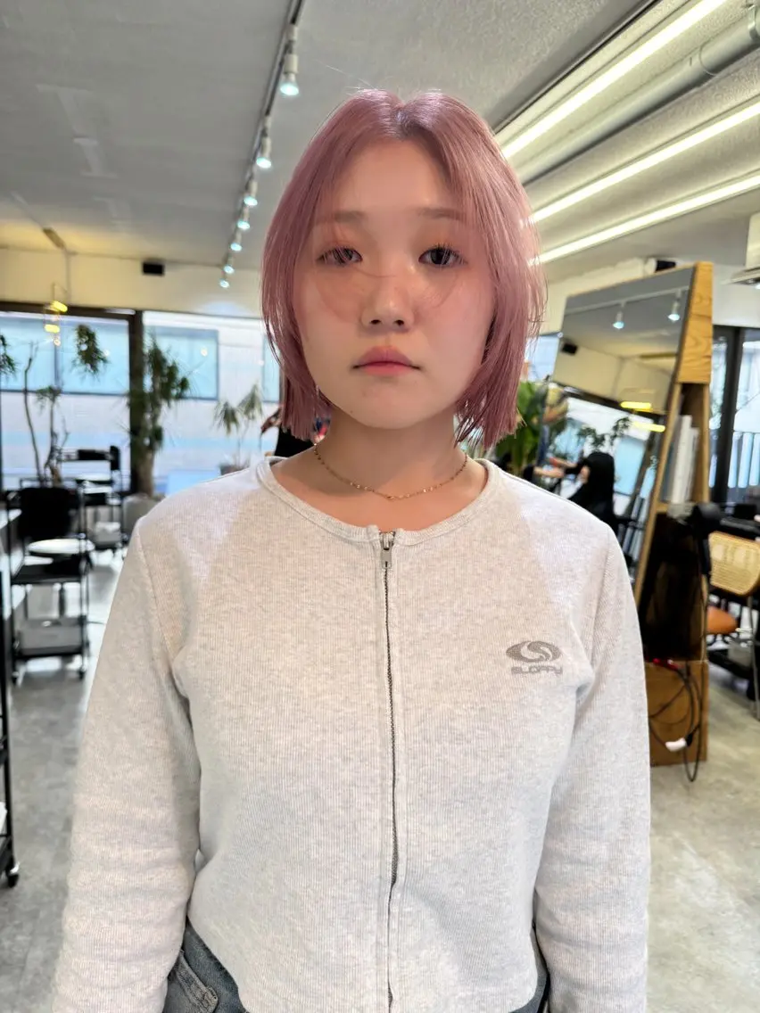 ミディアム カラー 顔周りレイヤーカット ブリーチminamiのヘアスタイル