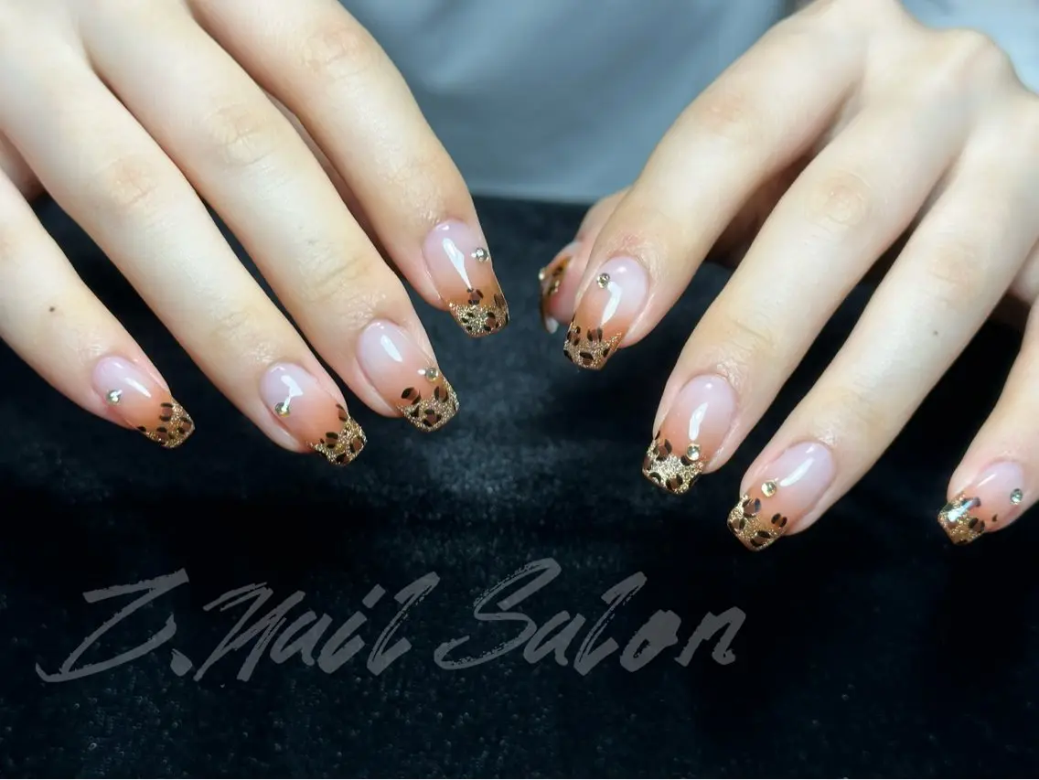 ネイル 長さ出し フットネイル フレンチネイル ジェルネイル ガラスフレンチ ハンドネイル Z.Nail Salonのネイルデザイン