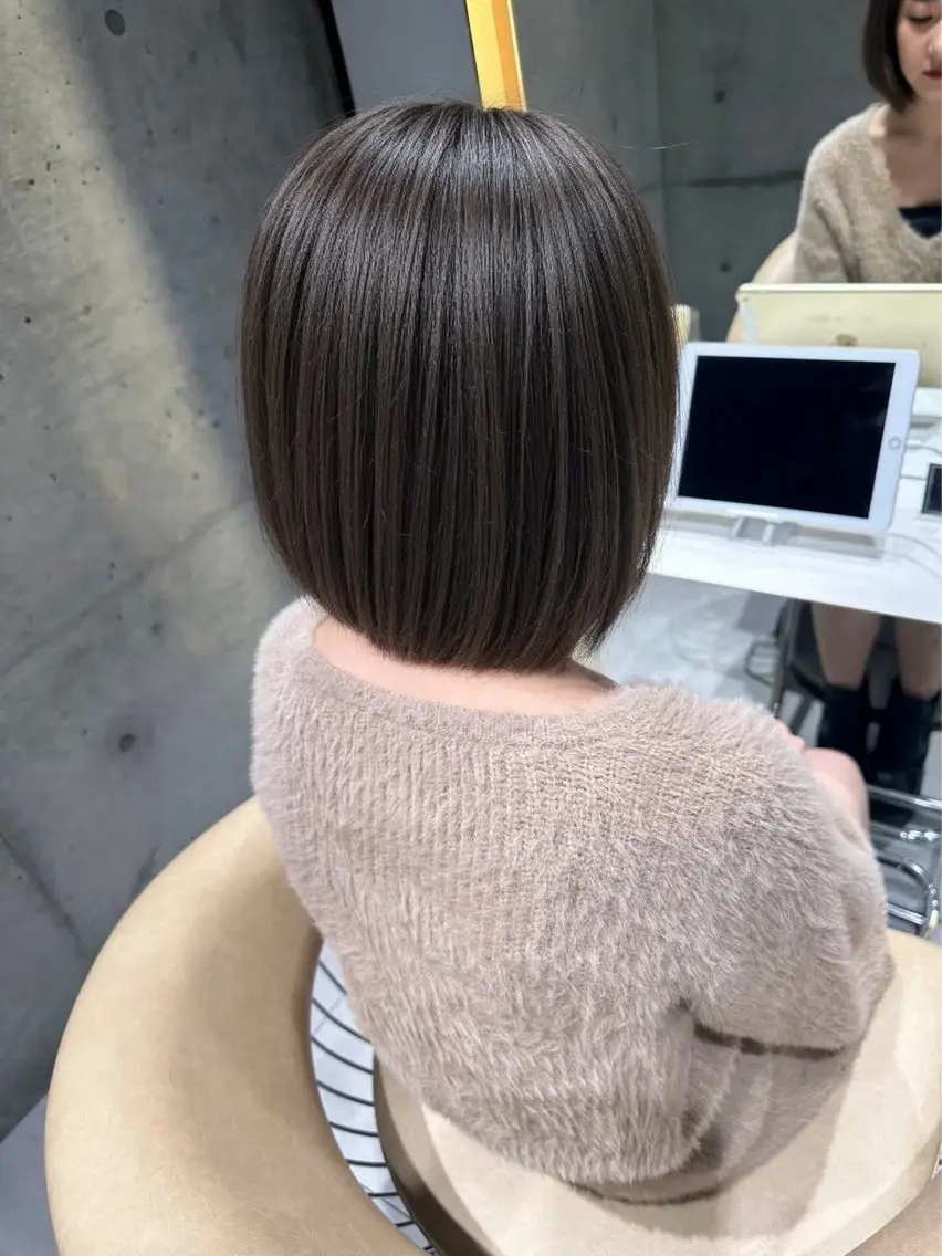 ミディアム カラー ヘアカラー トリートメント tomoya 透明感のグレージュのヘアスタイル