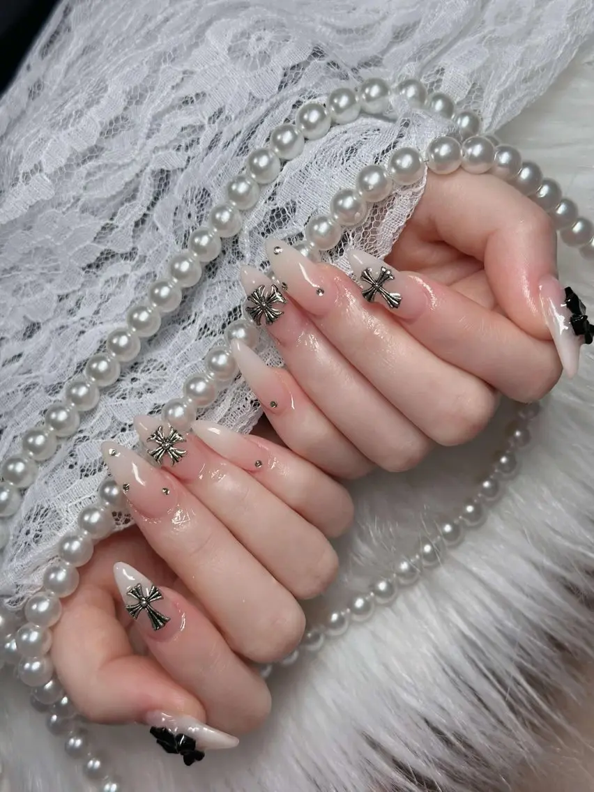 ネイル オーロラネイル フレンチネイル ジェルネイル ハロウィン 韓国ネイル ハンドネイル H.baby Nail Salonのネイルデザイン