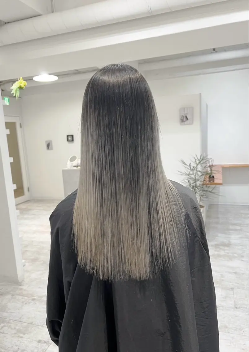 セミロング カラー バレイヤージュ シルバー ホワイトシルバー レイヤーカット ヘアカラー トリートメント 指名数No.1 /NAOYAのヘアスタイル