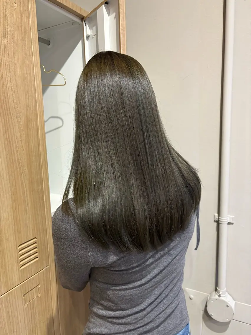 ミディアム カラー ヘアカラー トリートメント オリーブ🎶アッシュ グレージュちひろ🧸のヘアスタイル