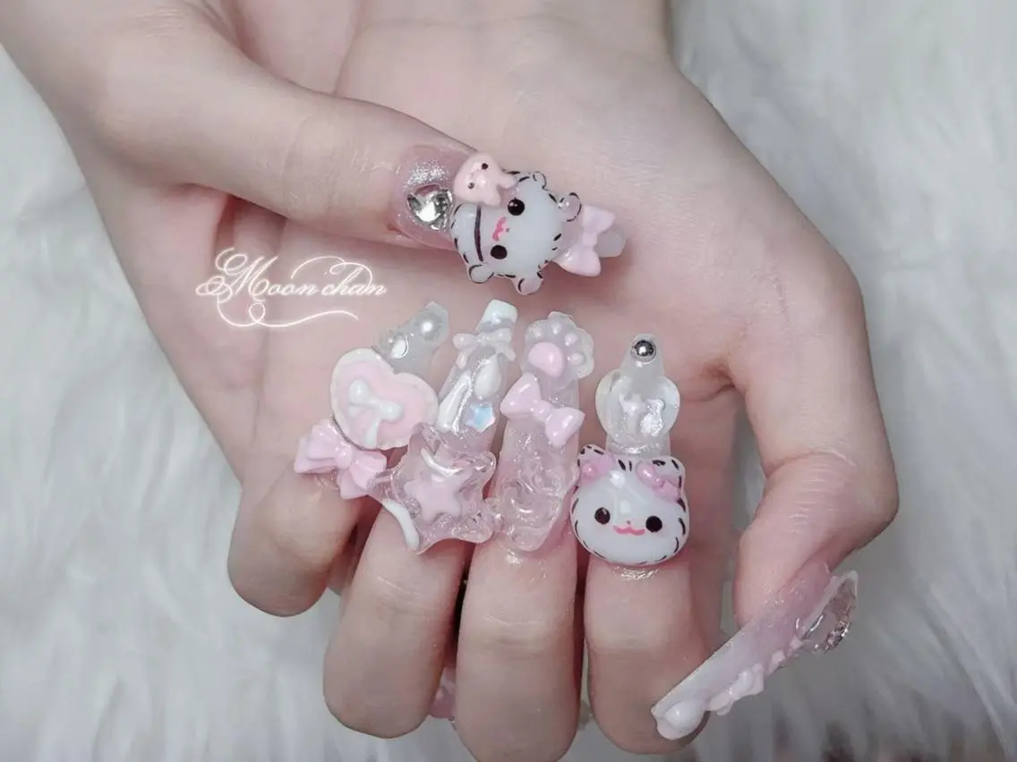 ネイル 長さ出し キラキラネイル 韓国ネイル ロングネイル マグネットネイル MochiMochi 🎀新宿/長さ出しのネイルデザイン