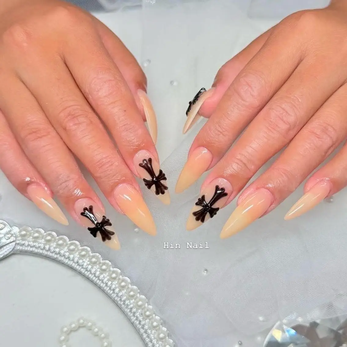 ネイル チークネイル ドット フットネイル フレンチネイル グラデーション ハンドネイル HIN NAILのネイルデザイン