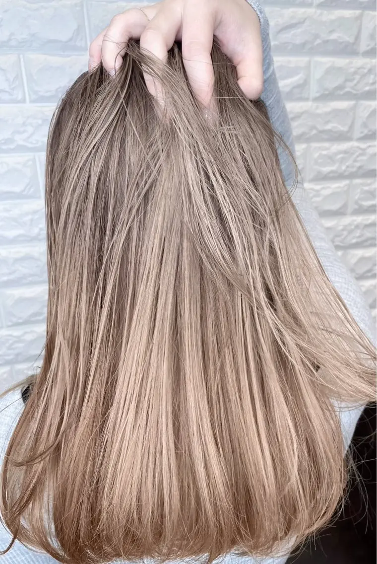 セミロング カラー ブリーチ ヘアカラー トリートメント Ebise Kazunoriのヘアスタイル