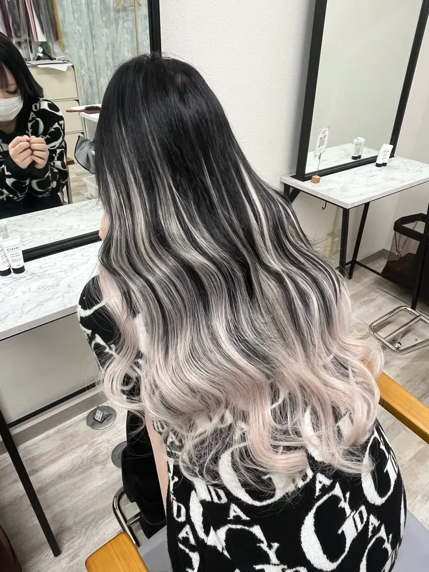 ロング エクステ レイヤーカット エクステ uiki シールエクステのヘアスタイル