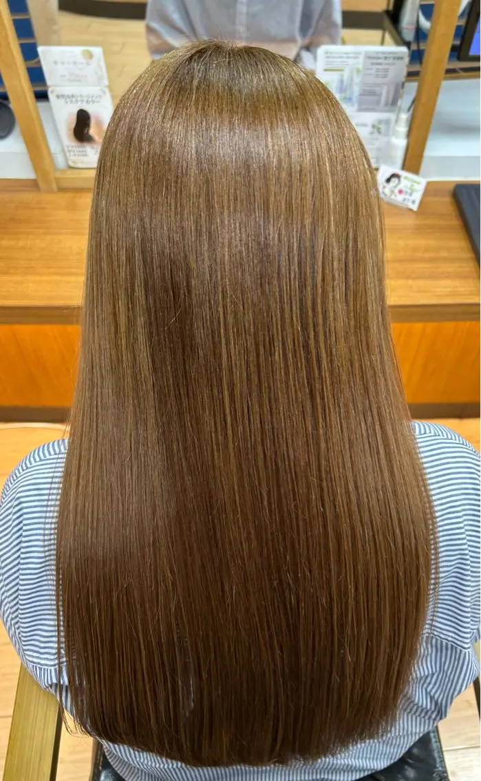 ロング ヘアカラー 塩川 瑠奈のヘアスタイル