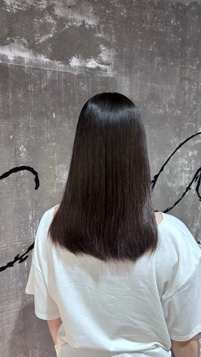 ミディアム 縮毛矯正 𝐇𝐈𝐑𝐀 𝐘𝐀𝐌𝐀のヘアスタイル