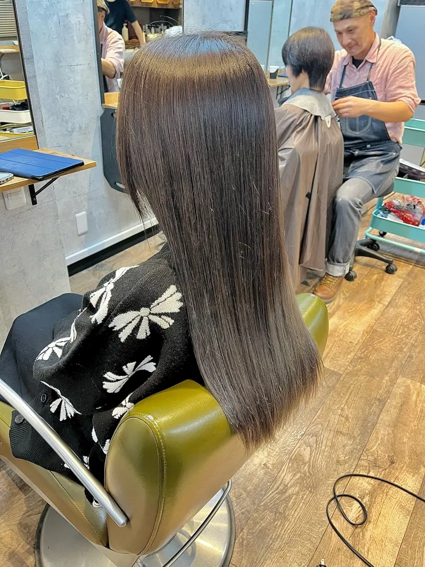 ロング カラー グラデーションカラー シルバー 松井 敬太郎のヘアスタイル