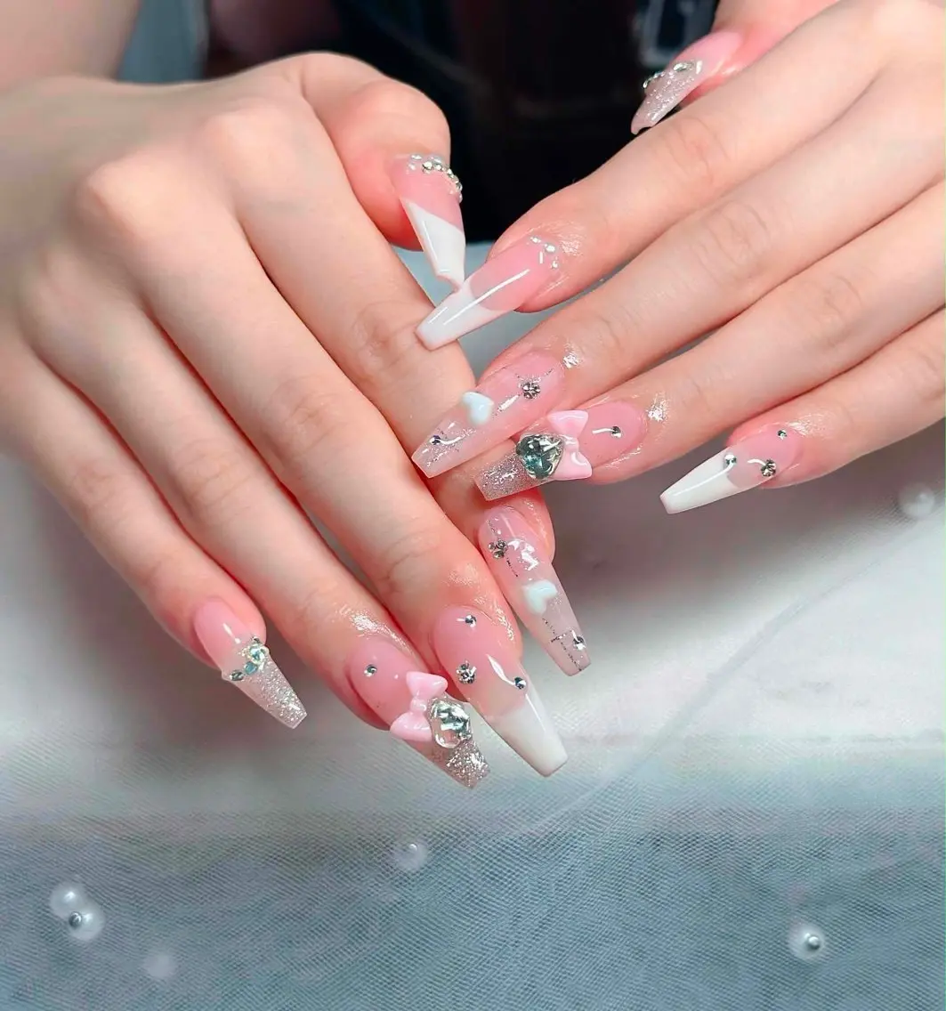ネイル チークネイル フレンチネイル キラキラネイル 韓国ネイル マグネットネイル ハンドネイル Sakura h.babynailのネイルデザイン