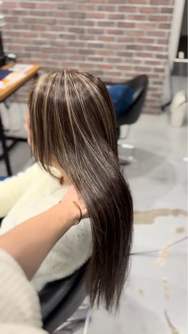 ロング カラー ハイライトカラー ハイライト カット ヘアカラー トリートメント 一刀 厚太のヘアスタイル