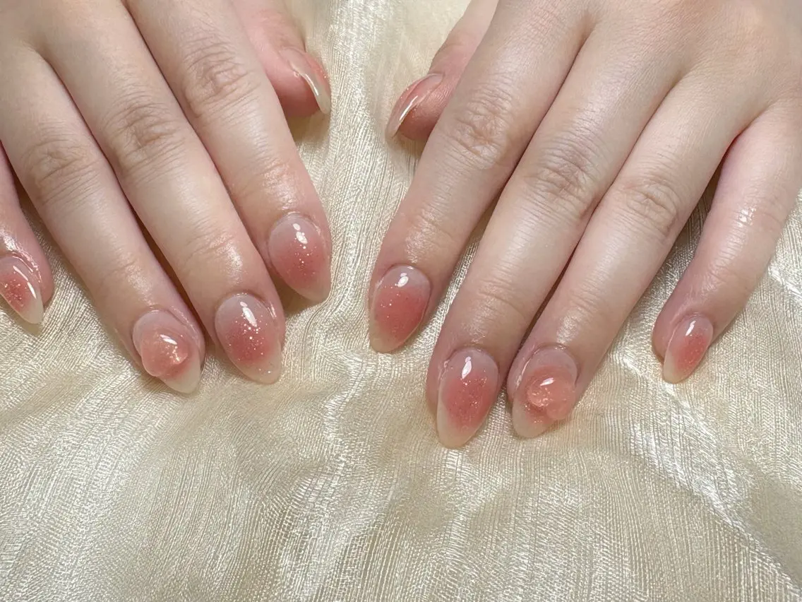 ネイル オーロラネイル チークネイル フレンチネイル ジェルネイル ガラスフレンチ ハンドネイル ハンドケア Nail Jolieのネイルデザイン