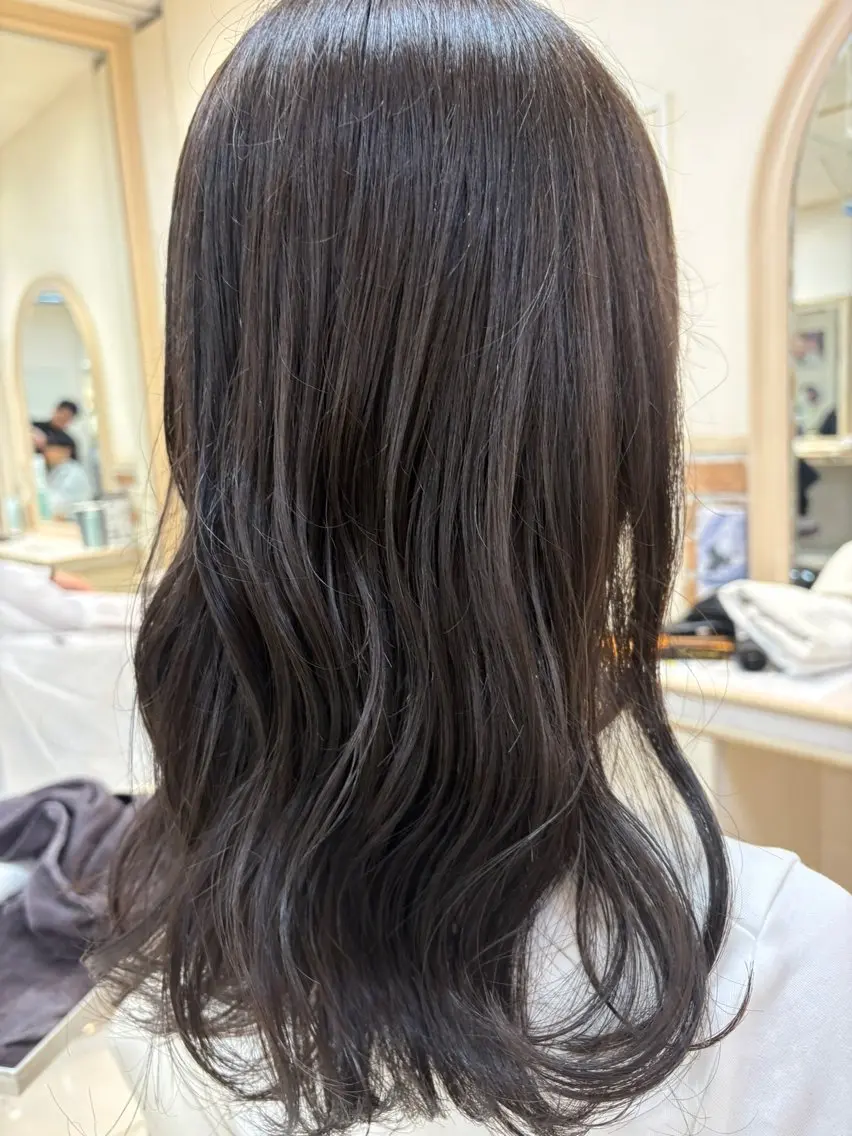 セミロング カット ヘアカラー 副店長 星野 梨南葉のヘアスタイル