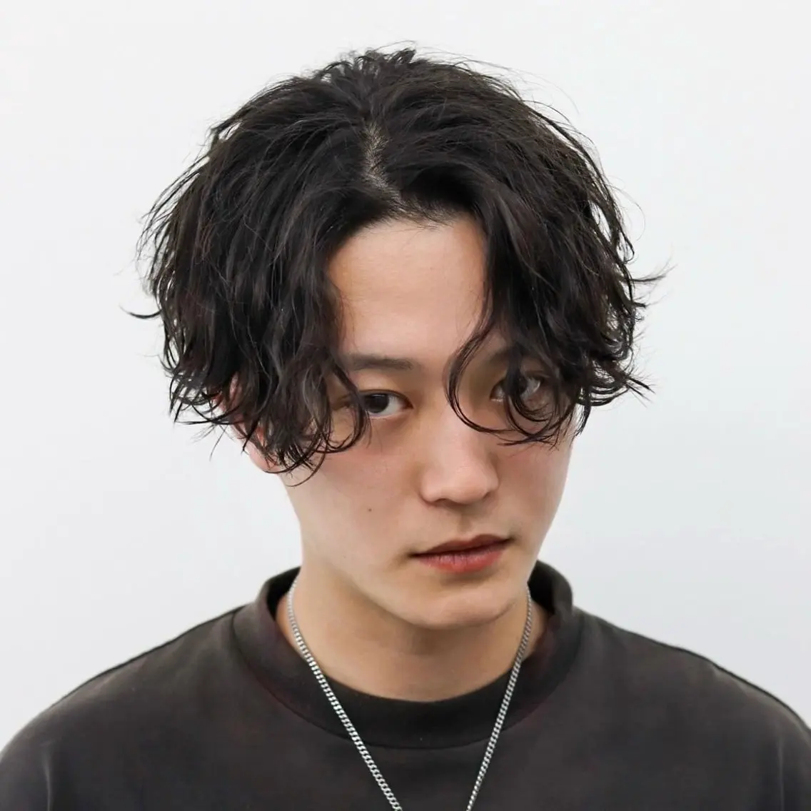 ショート カラー パーマ メンズ センターパート 🔥メンズ極🔥韓国 シャドウ/波巻き柿崎のヘアスタイル