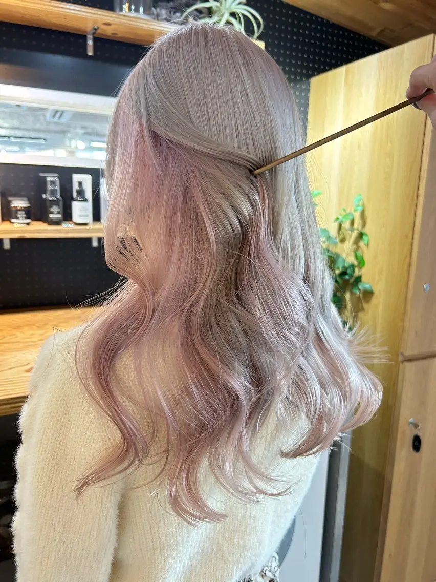 ロング カラー ブロンド ピンクカラー ホワイトブロンド カット ヘアカラー トリートメント 🧸艶々韓国ヘア 🧁mizunaのヘアスタイル